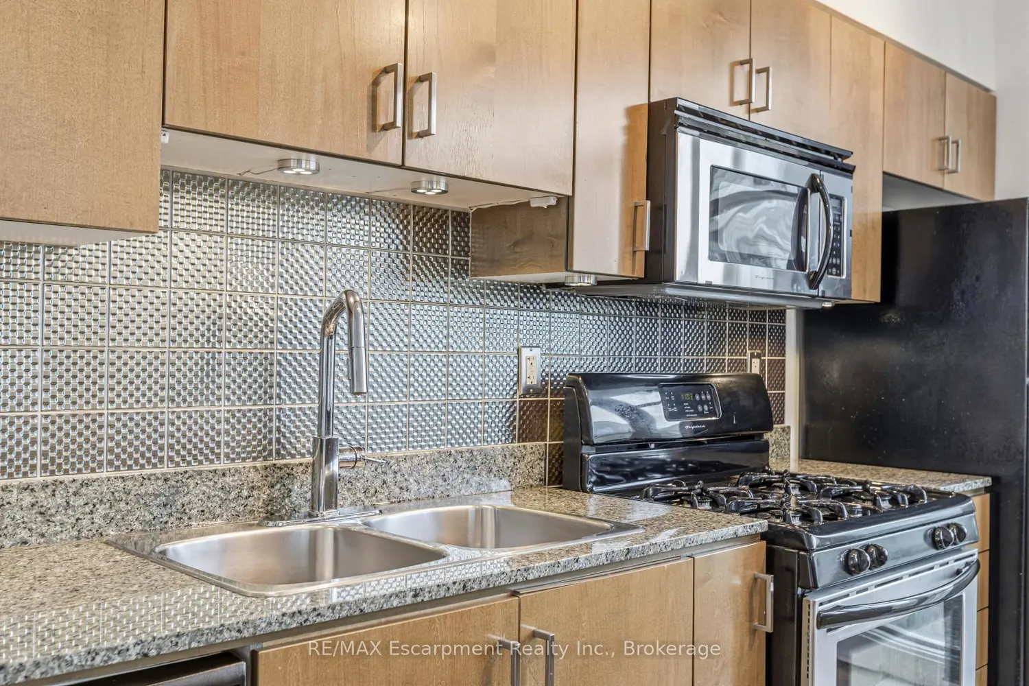 Additional image 2 of 9 Spadina Avenue 303