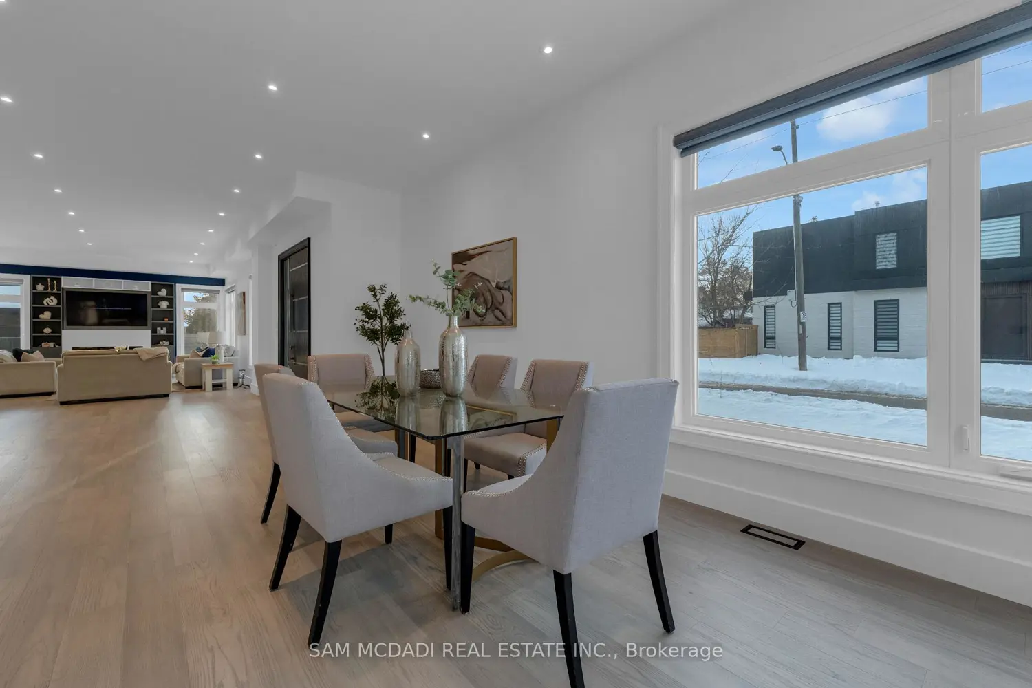 1050 Edgeleigh Avenue photo 3