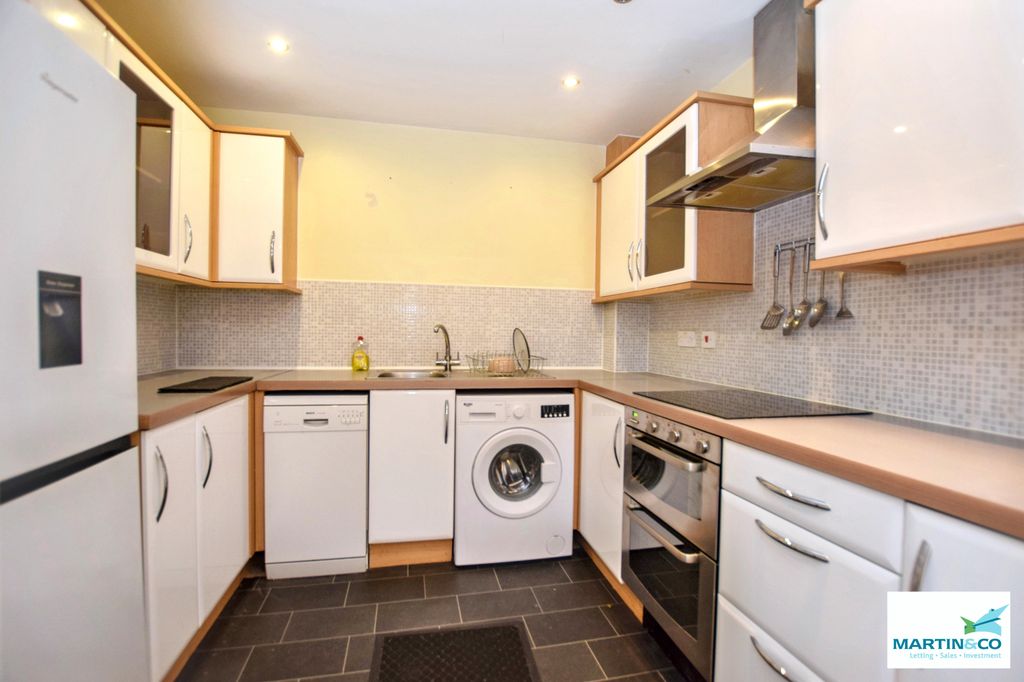 2 bed flat for saleWeavers Court LE10 photo 2