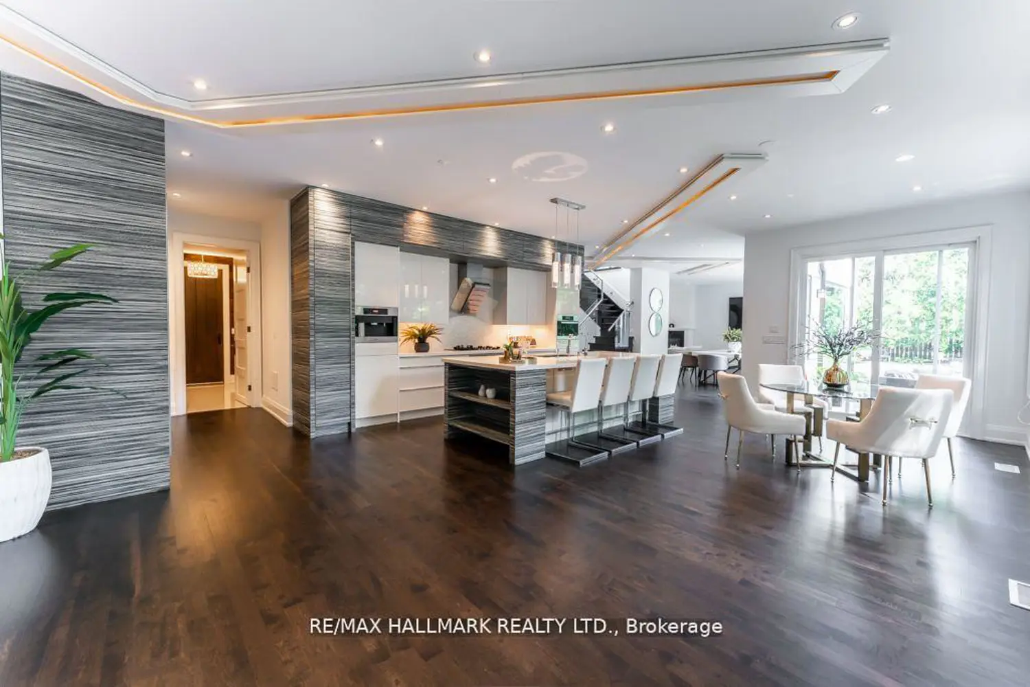Additional image 18 of 17 Hammok Crescent