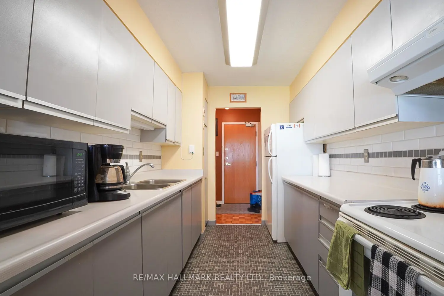 3734 St Clair Avenue 203 photo 3