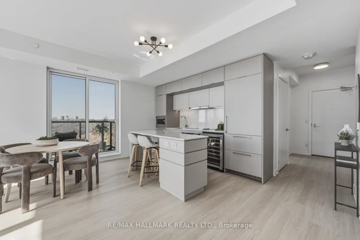 185 Alberta Avenue 1001 photo 4