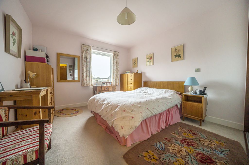 Additional image 9 of 1 bed flat for saleWispers Lane, Haslemere, Surrey GU27