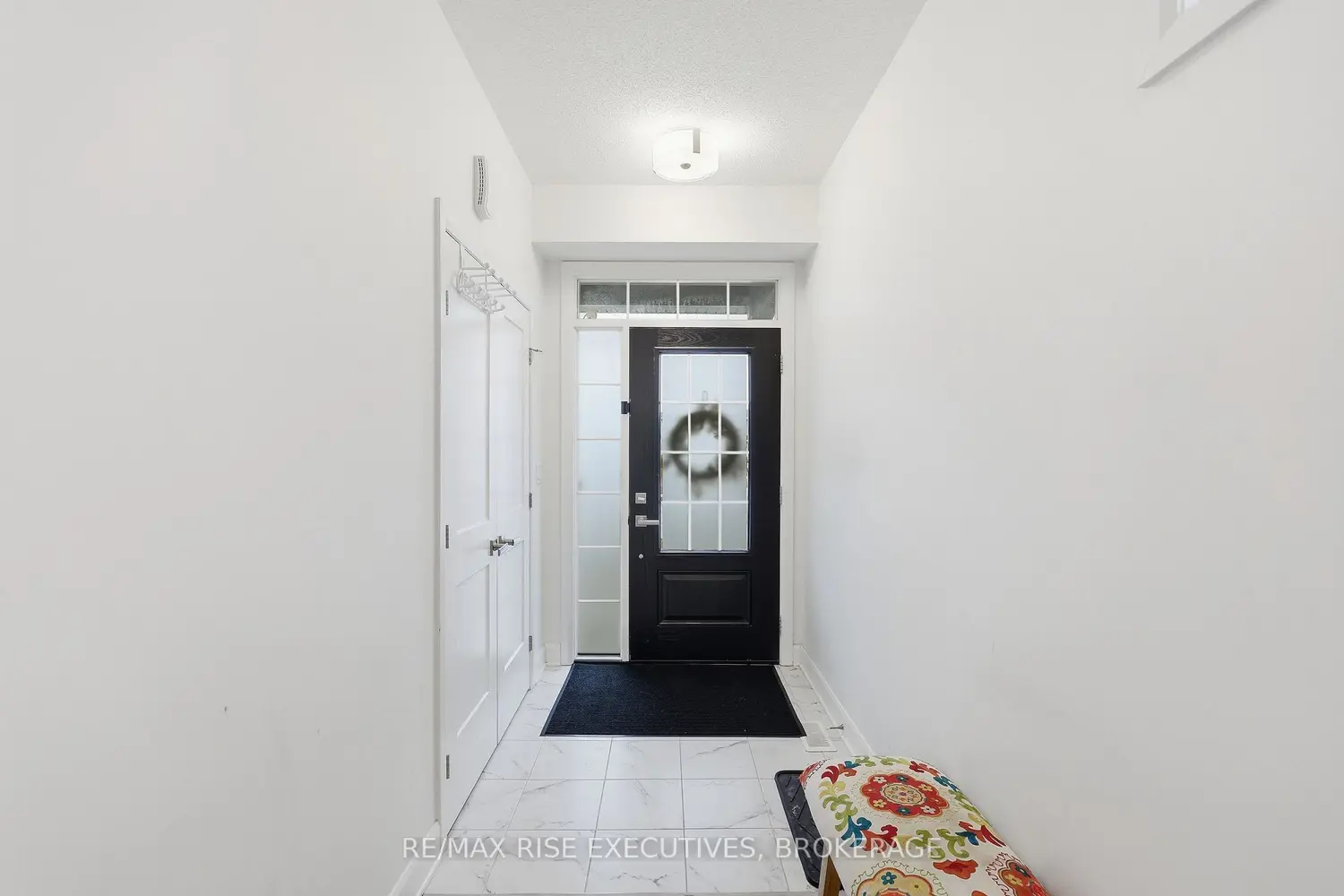1538 Davenport Crescent photo 2
