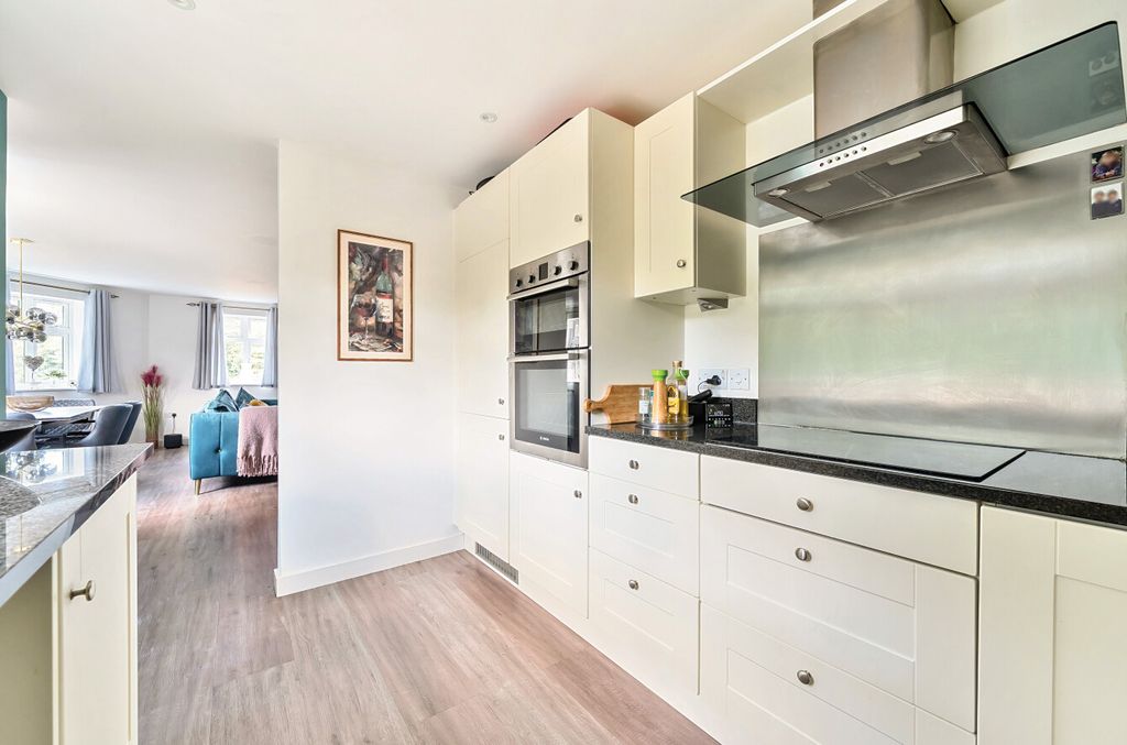 Additional image 9 of 3 bed flat for saleHindhead, Surrey GU26