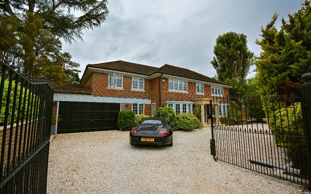 4 bed detached house for saleAyloffs Walk, Emerson Park RM11