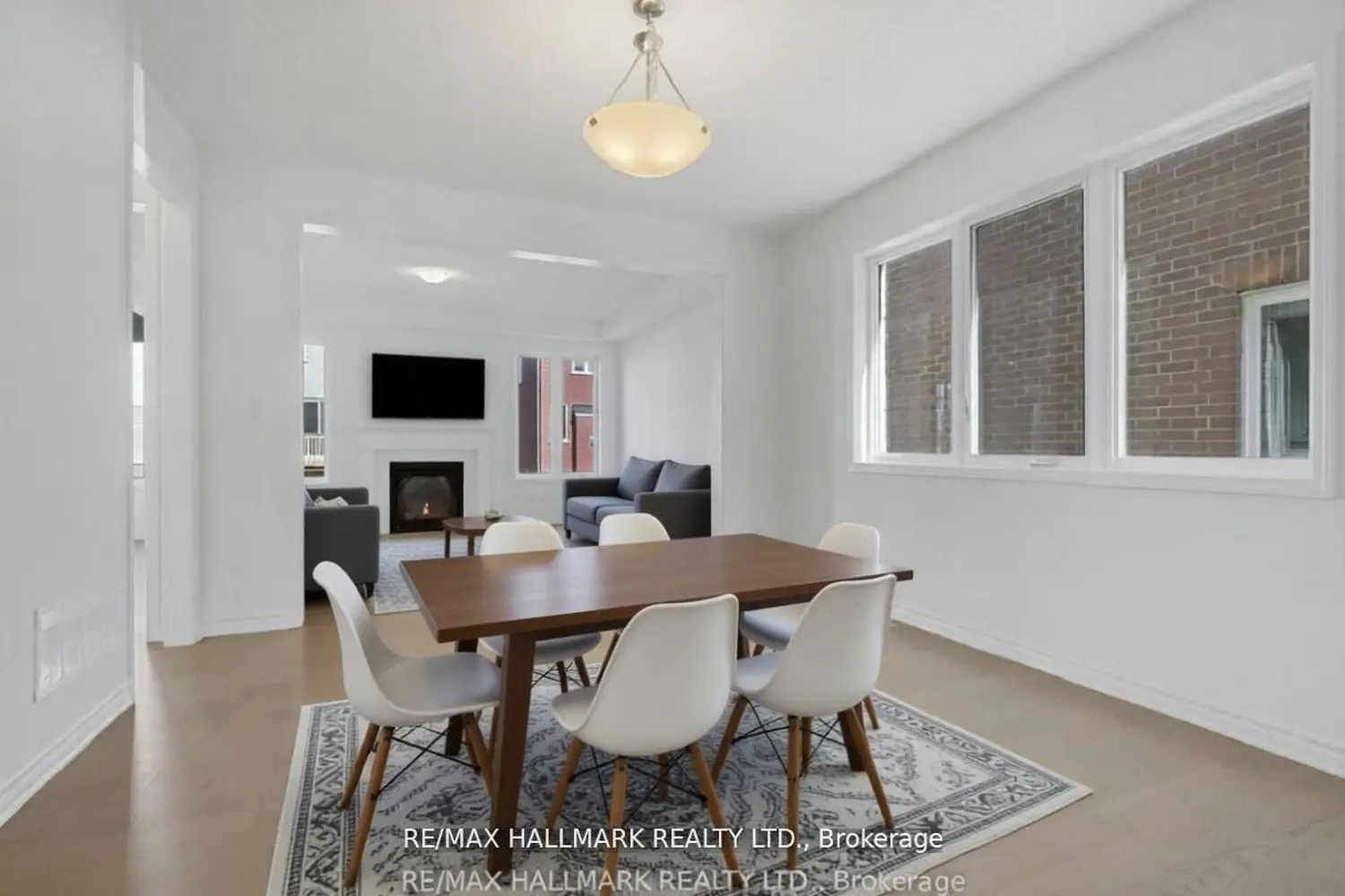 634 Newlove Street photo 2