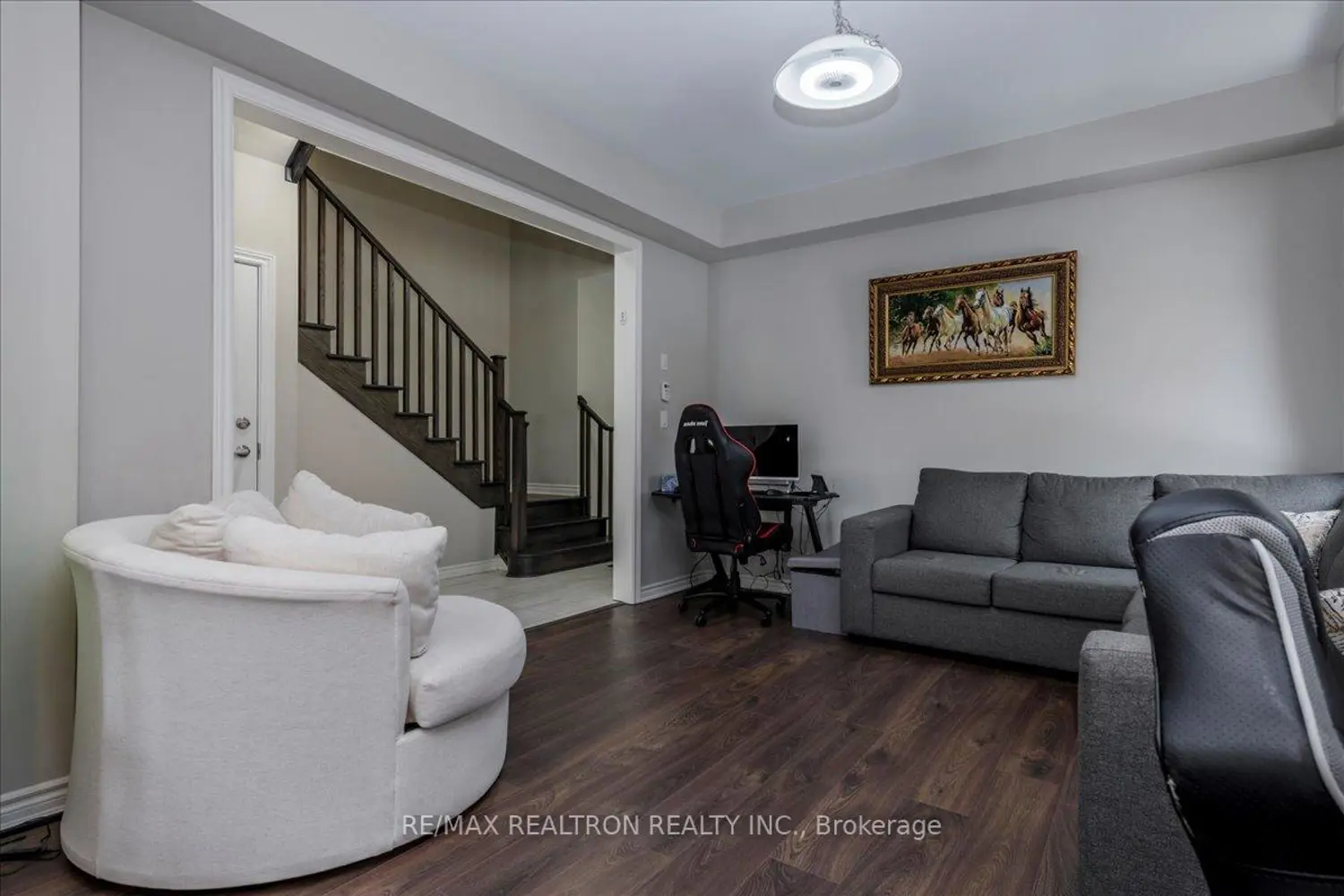 207 Cubitt Street photo 3