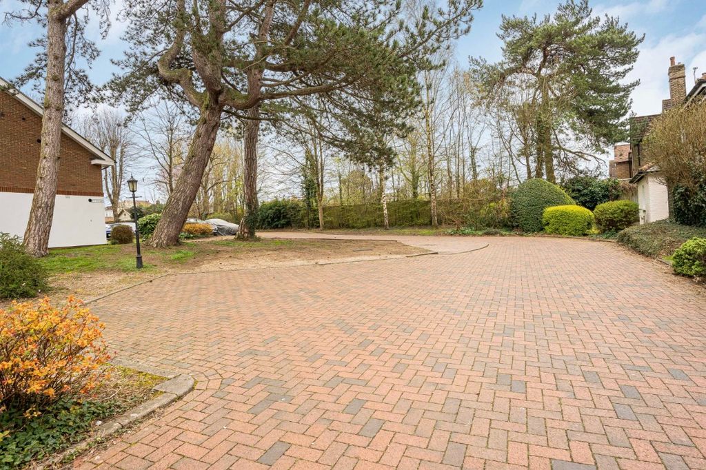 Additional image 13 of 2 bed flat for saleMilton Road, Harpenden AL5