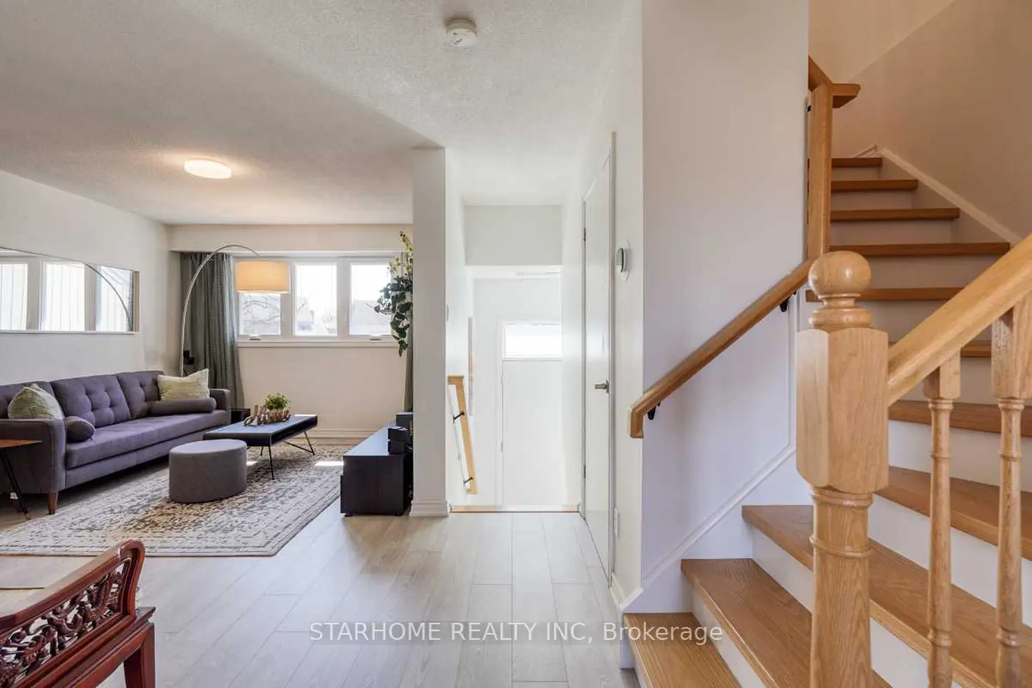 8 Amberwood Square photo 3