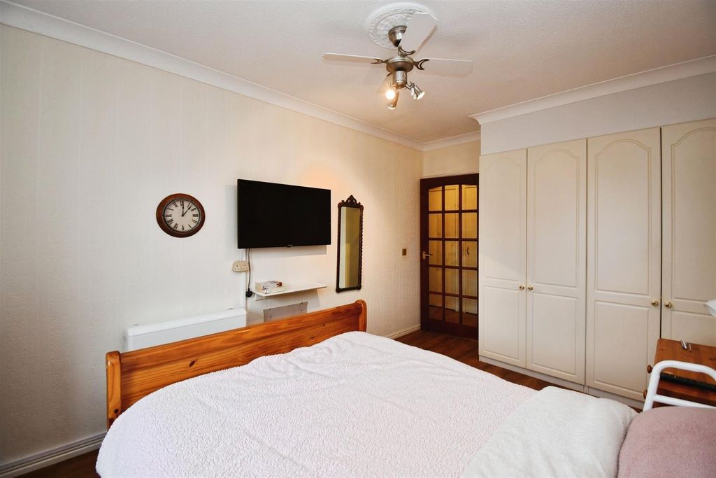 Additional image 8 of 2 bed flat for saleAlbion Court, Anlaby Common, Hull HU4