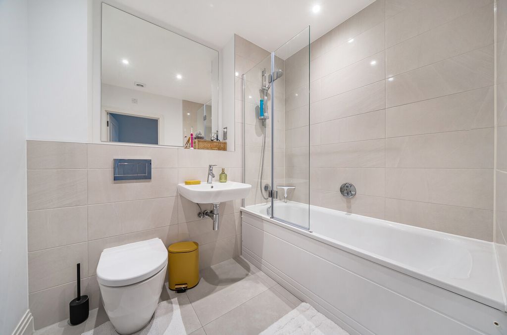 Additional image 6 of 2 bed flat for saleAspen Road, High Wycombe, Buckinghamshire HP10