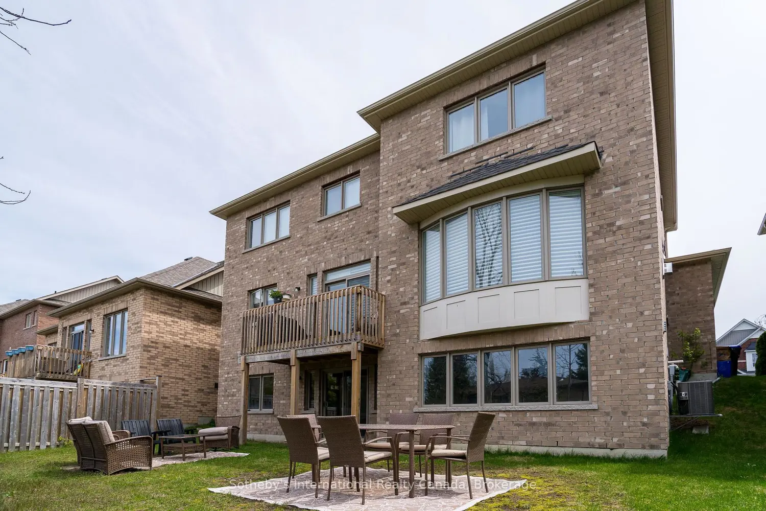 45 Mclean Avenue photo 3