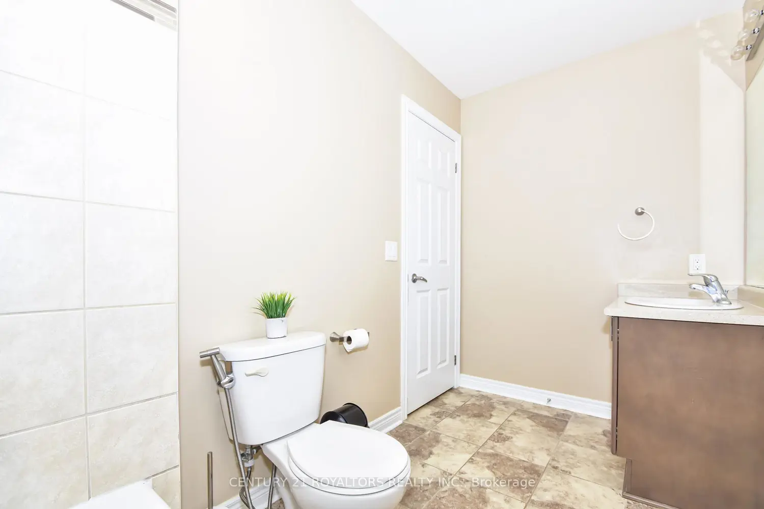 386 Thompson Street photo 5