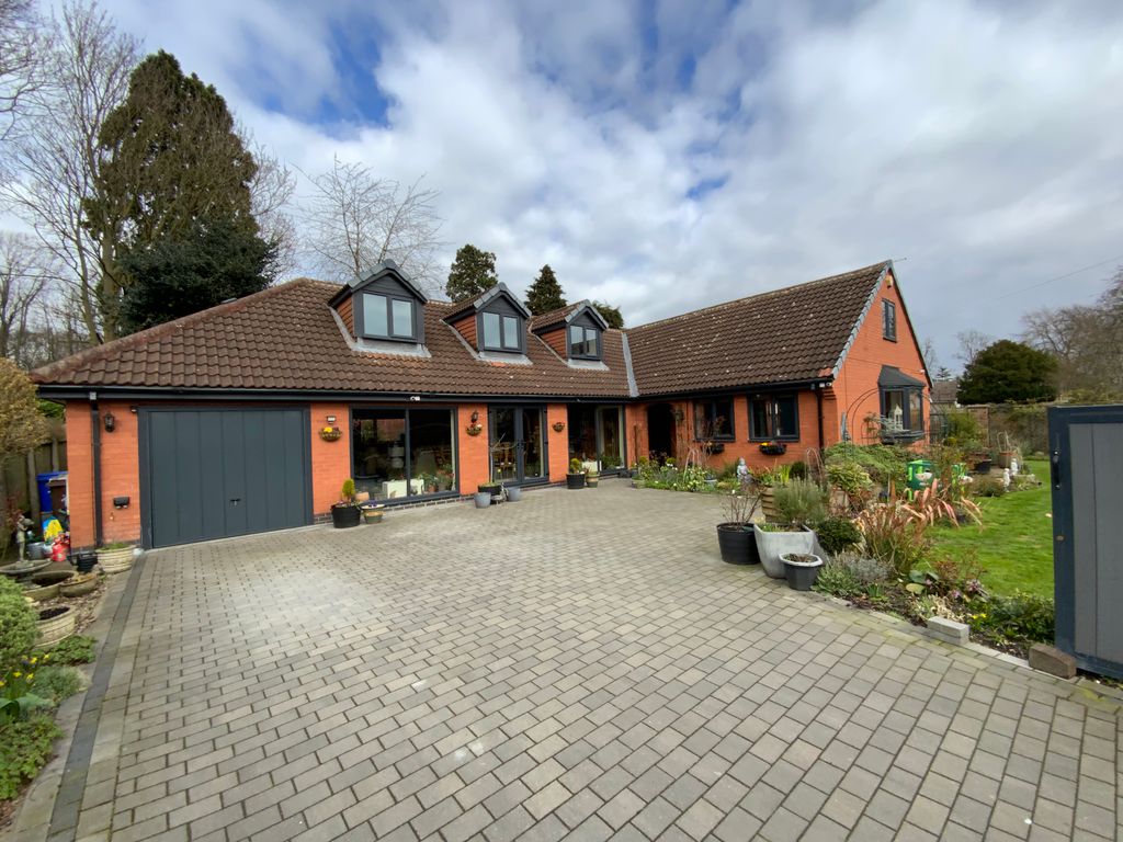 5 bed detached bungalow for saleCliff Top Lane, Hessle HU13