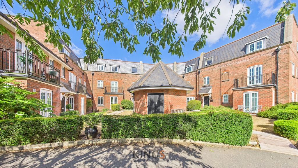 2 bed maisonette for saleGreat North Road, Hatfield AL9