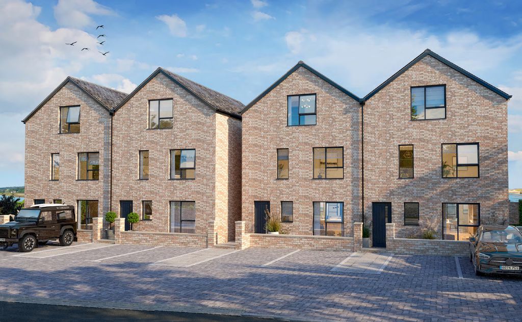 4 bed semi-detached house for saleOverlooking Carnsew Pool, Hayle, Cornwall TR27
