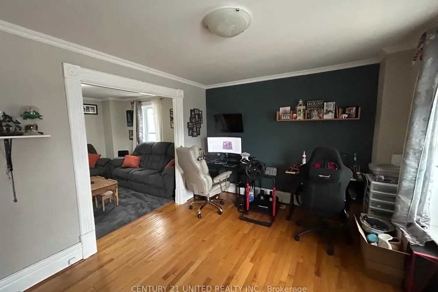 136 Robinson Street photo 3