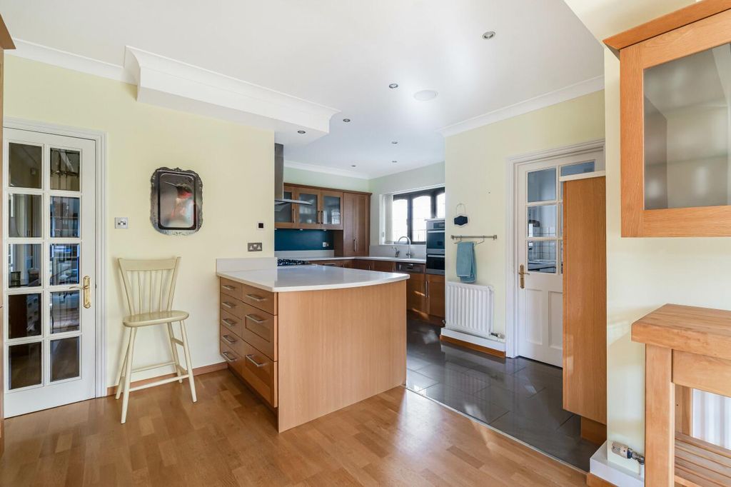 Additional image 8 of 5 bed detached house for saleGreen Lane, Henley-On-Thames RG9
