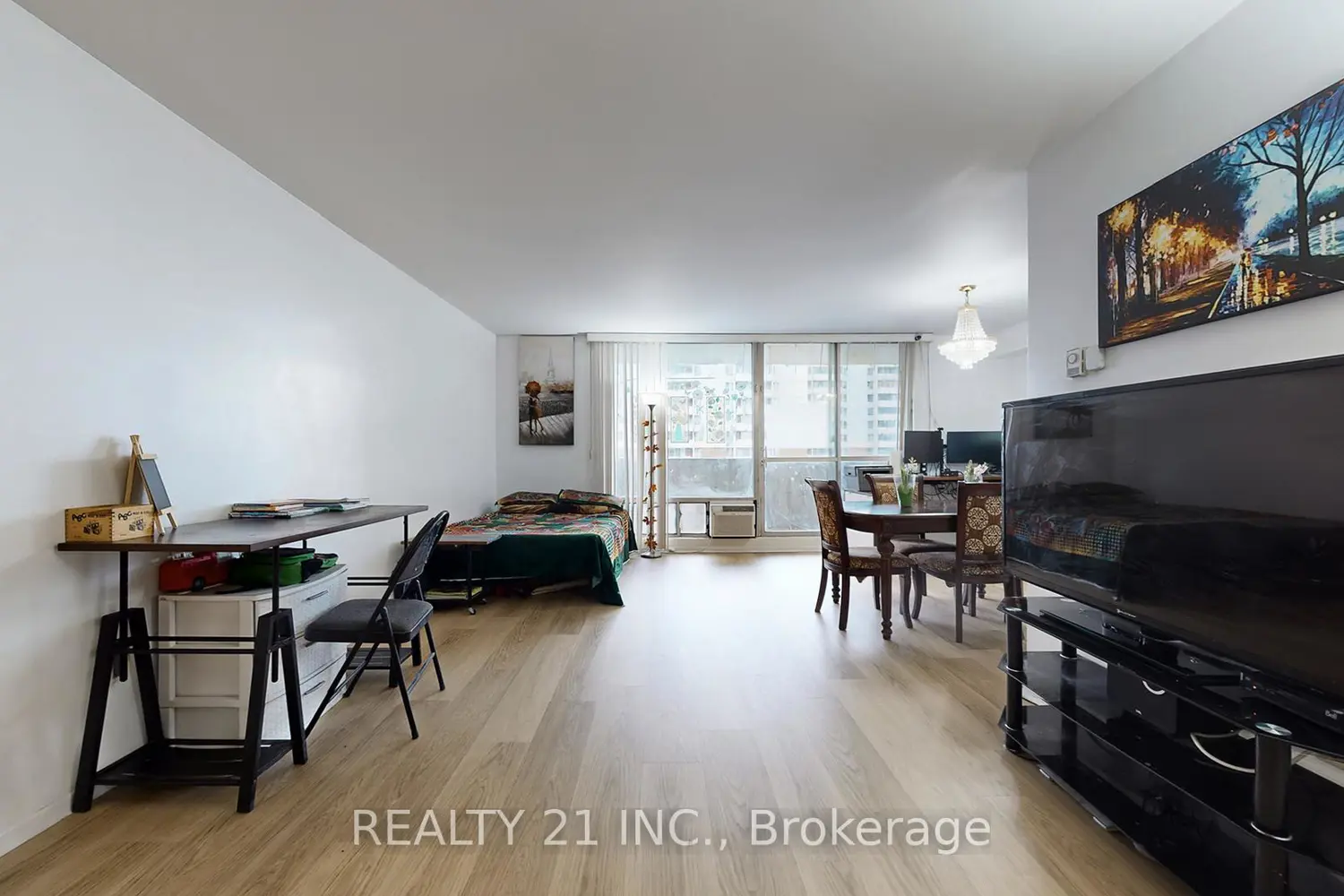 5 Massey Square 2103 photo 2