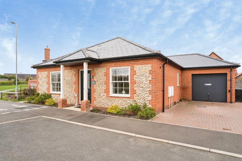 3 bed detached bungalow for salePartridge Way, Holt NR25