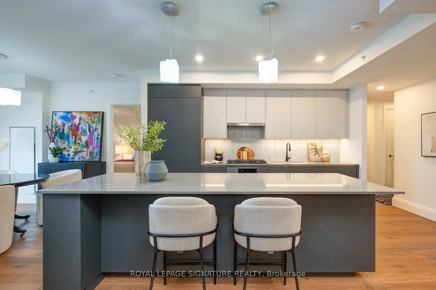285 Avenue Road 303 photo 2
