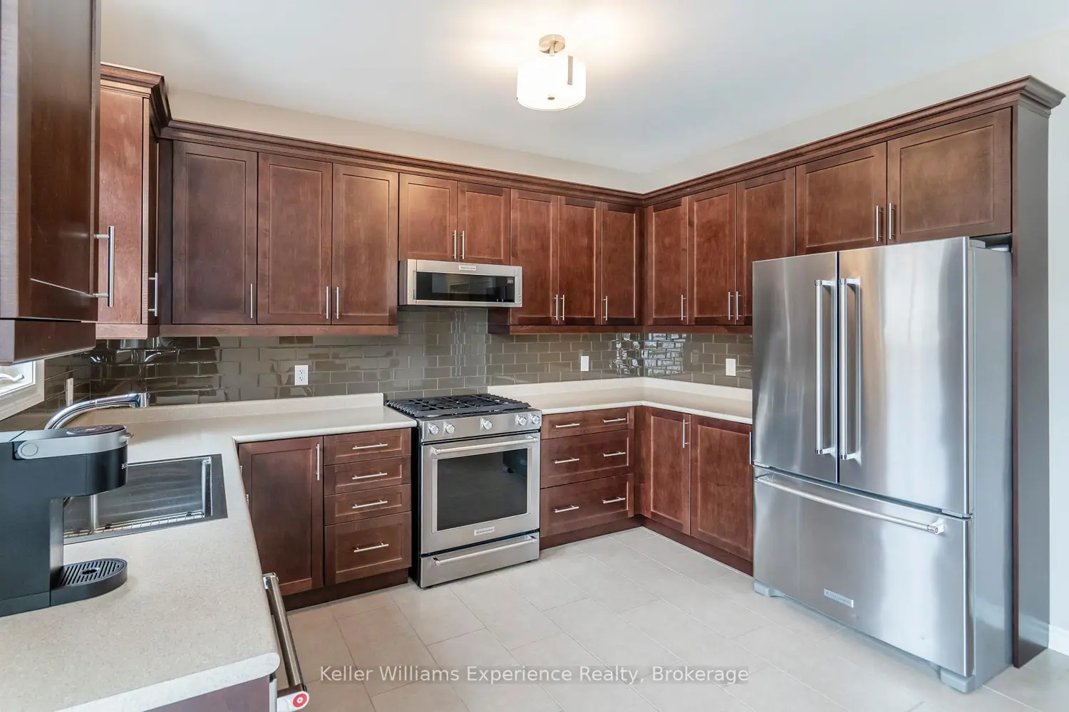 939 Stollar Place photo 4