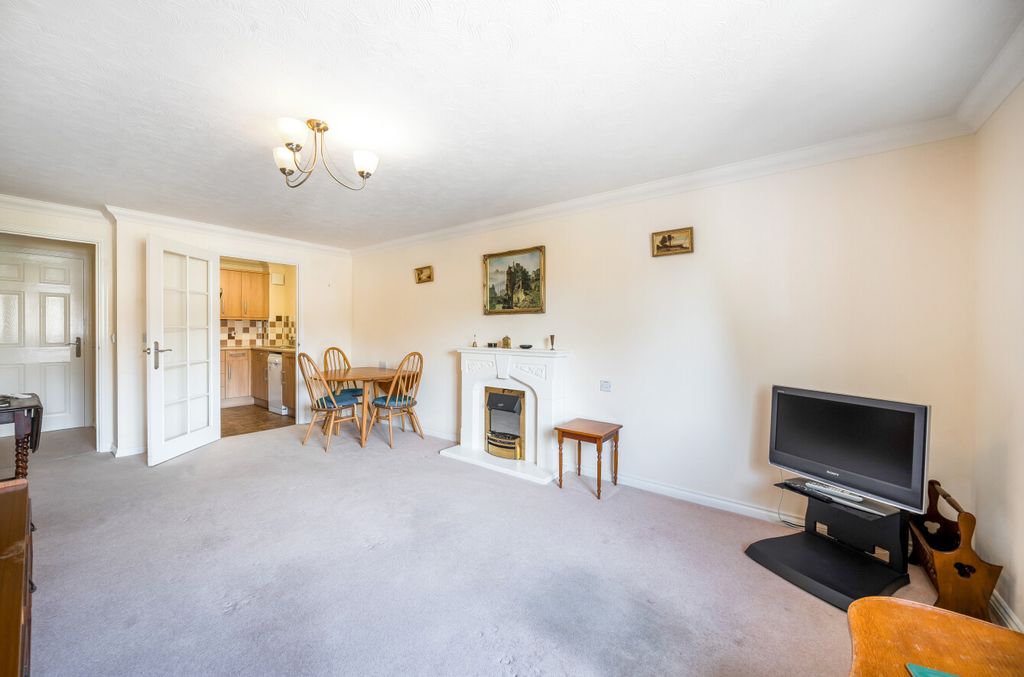 Additional image 4 of 2 bed flat for saleHindhead, Surrey GU26