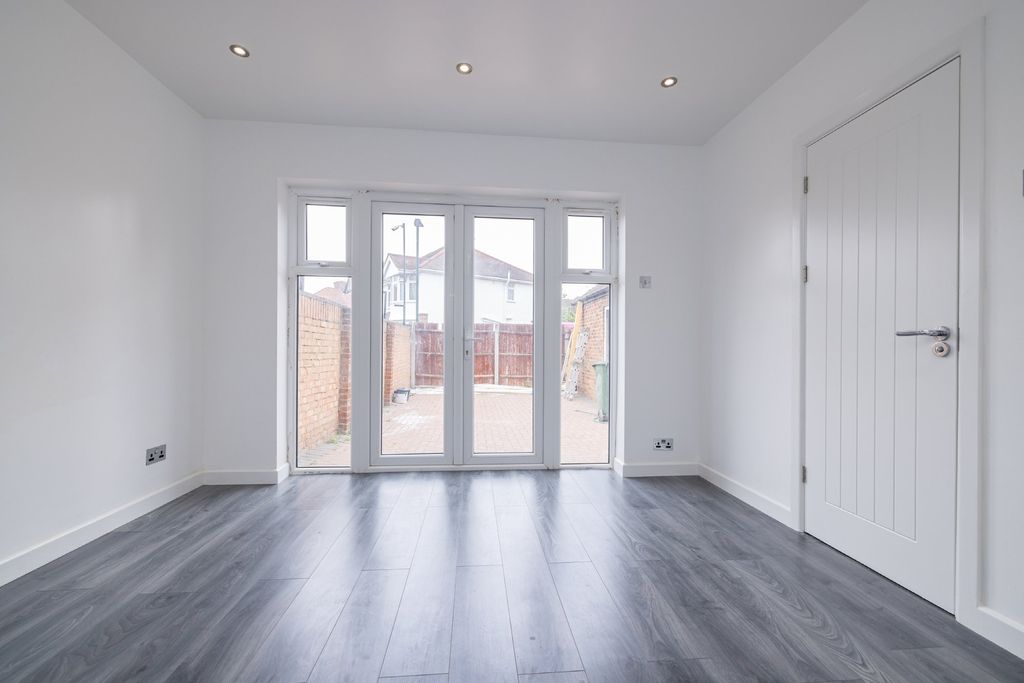 Additional image 8 of 5 bed semi-detached house for saleNelson Road, Hounslow TW3