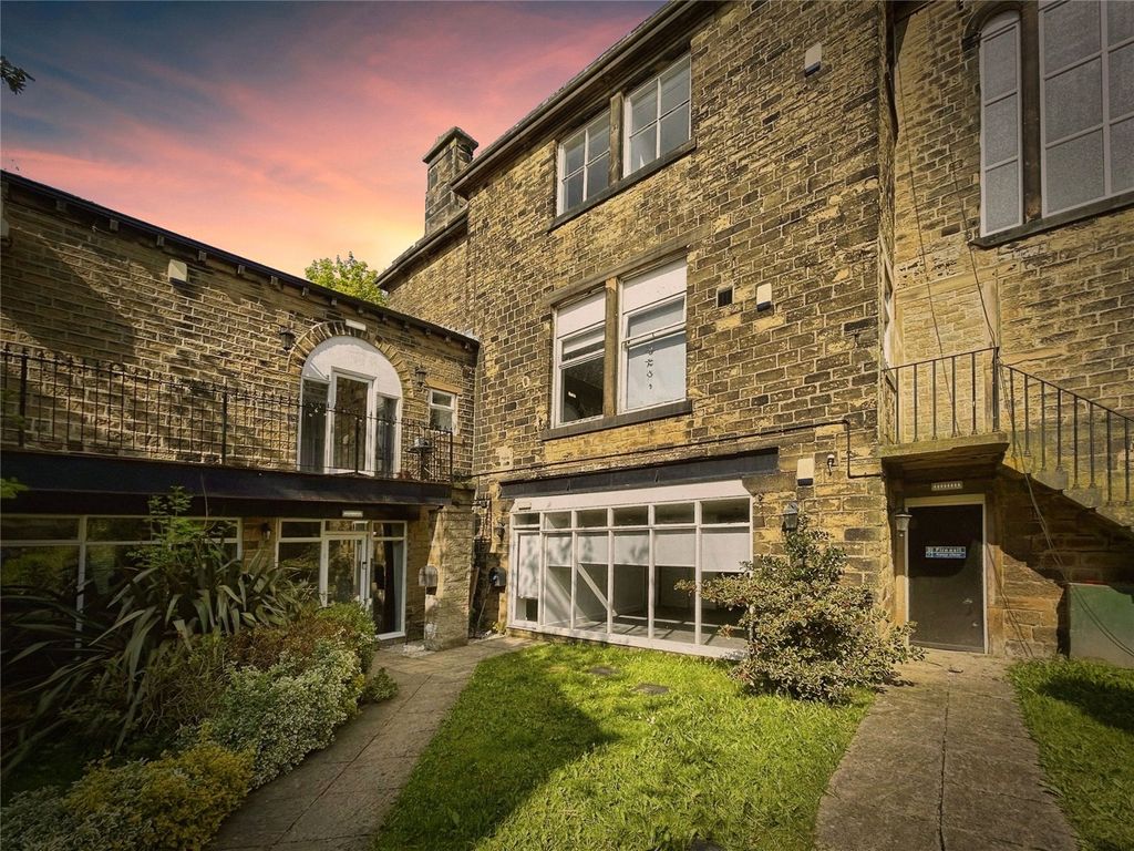 2 bed flat for saleThe Manor House, 68 Moorside Avenue, Crosland Moor, Huddersfield HD4