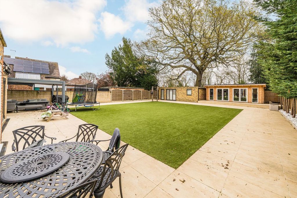 Additional image 8 of 4 bed semi-detached house for saleSt. Stephens Road, Hounslow TW3