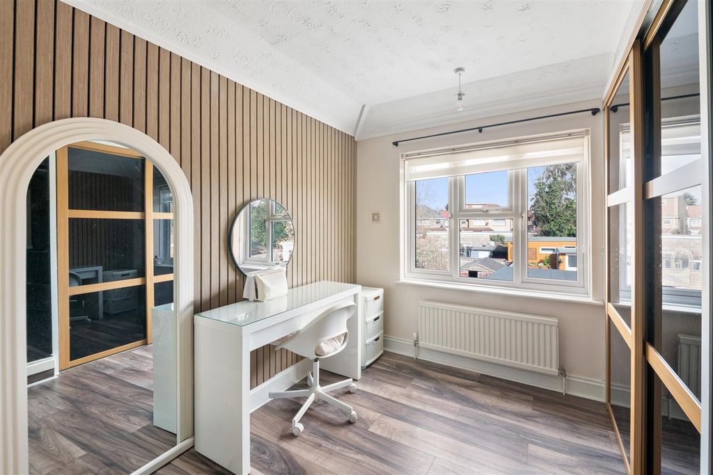 Additional image 16 of 5 bed semi-detached house for saleBotwell Lane, Hayes UB3