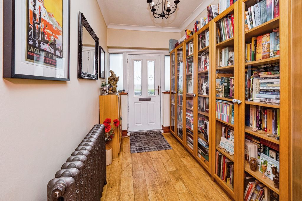 Additional image 2 of 3 bed terraced house for saleEsplanade, Hornsea HU18