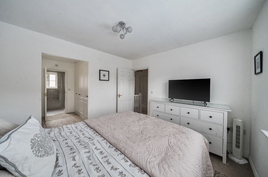 Additional image 22 of 5 bed detached house for saleMyllers Lond, Hook, Hampshire RG27