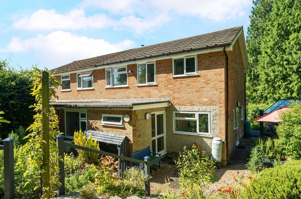 3 bed semi-detached house for saleHaslemere, Surrey GU27