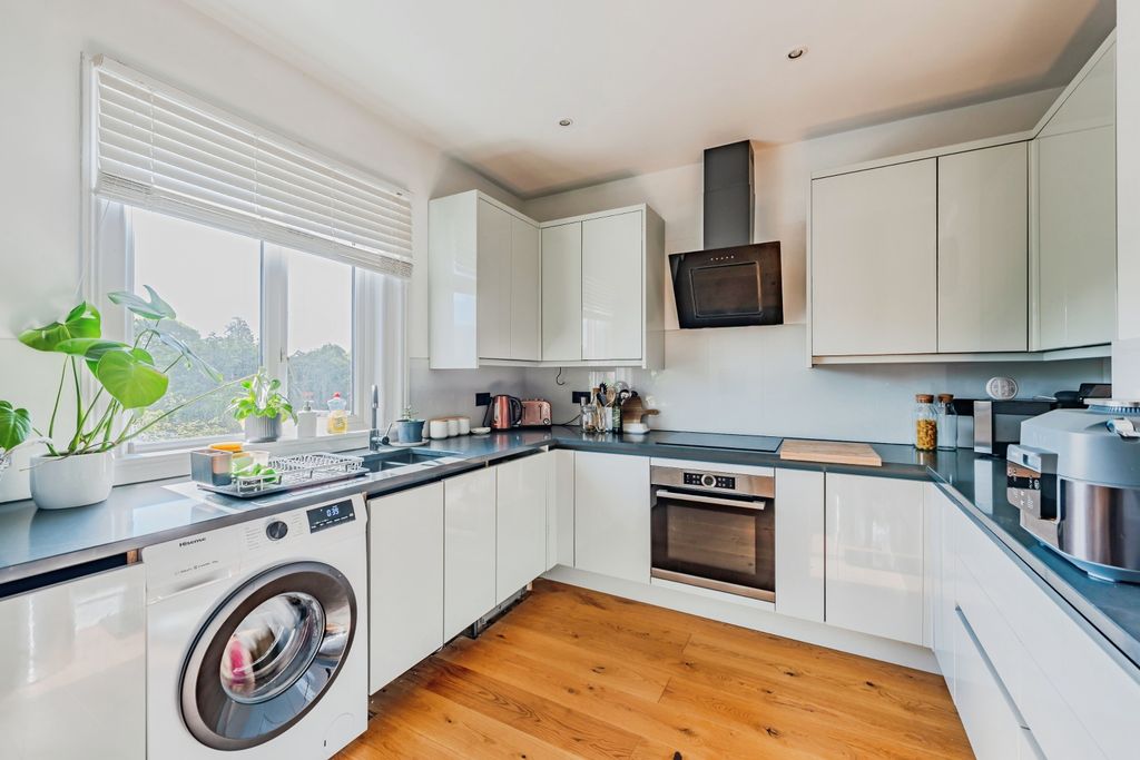 Additional image 6 of 2 bed flat for saleBrighton Road, Horley RH6