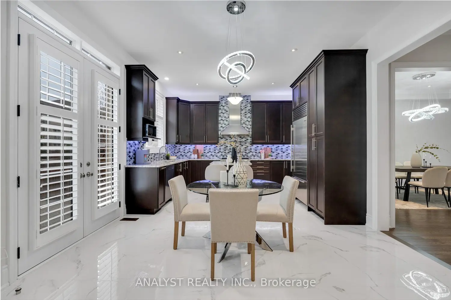 61 Ross Vennare Crescent photo 3