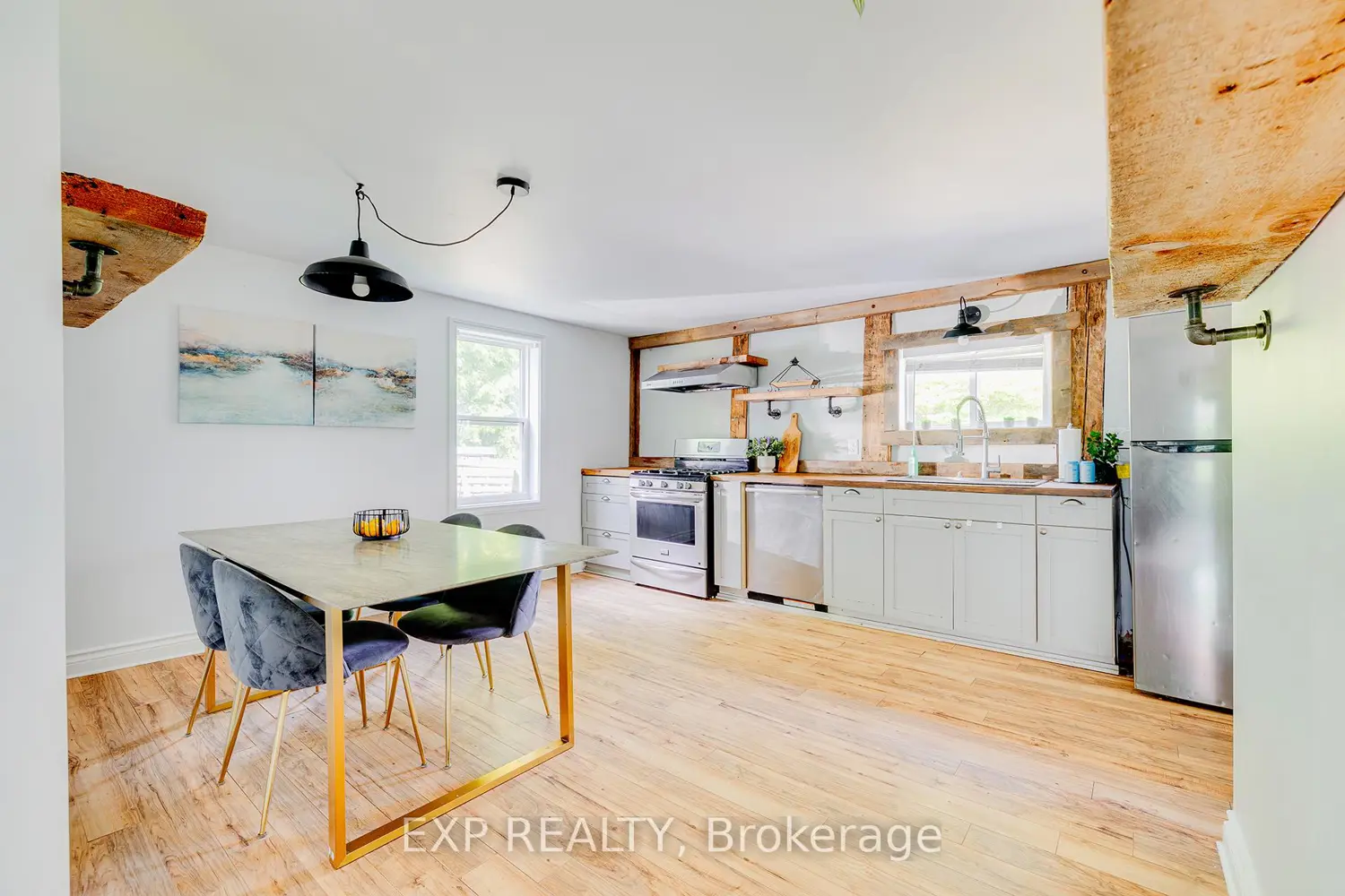 1567 Old Brock Street photo 5