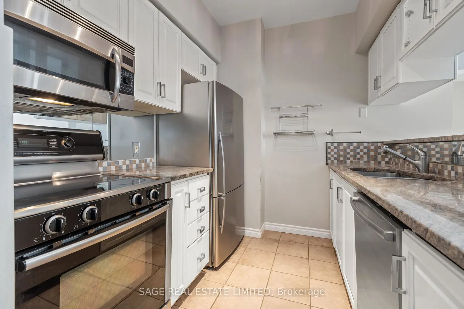 1 Deer Park Crescent 803 photo 3