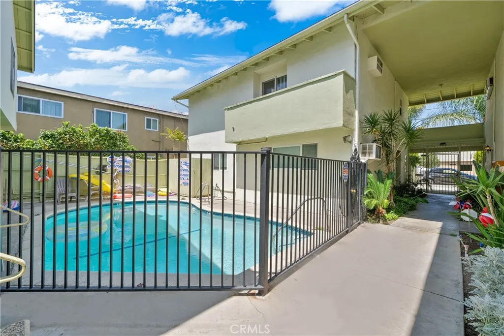 13520 Victory Blvd, Van Nuys, CA 91401 photo 5