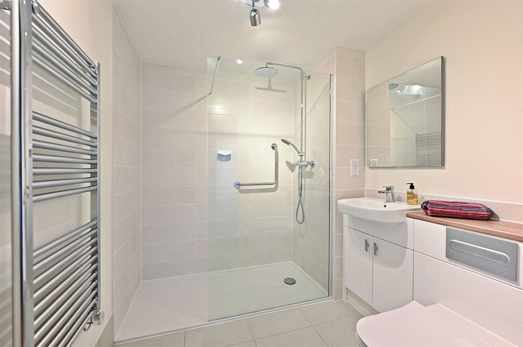 Additional image 4 of 1 bed flat for saleStation Road, Hook, Hampshire RG27