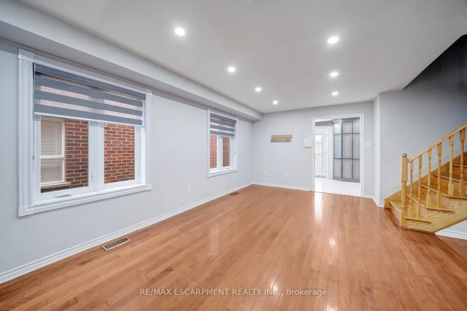 84 Andriana Crescent photo 3