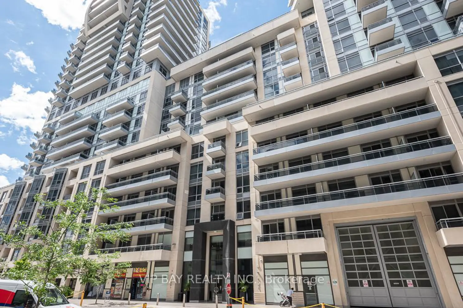 9201 Yonge Street Nw817