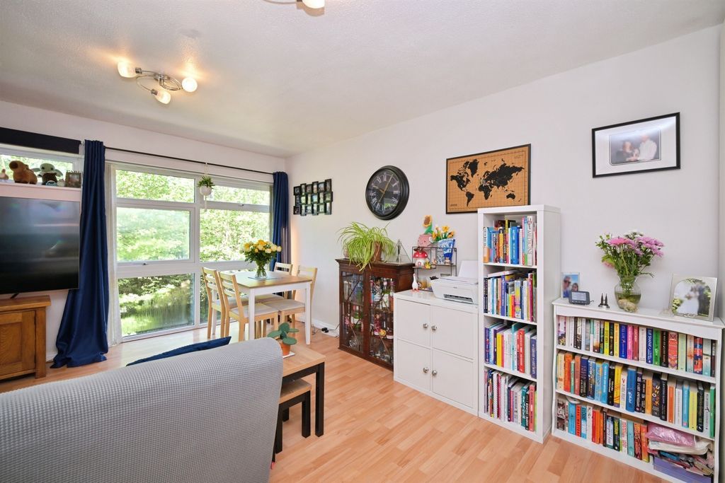 Additional image 5 of 2 bed flat for salePark View, Hoddesdon EN11