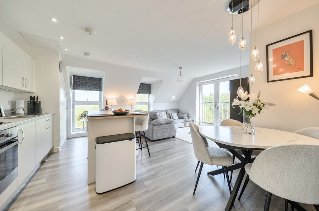 Additional image 2 of 2 bed flat for saleStation Road, Hook, Hampshire RG27