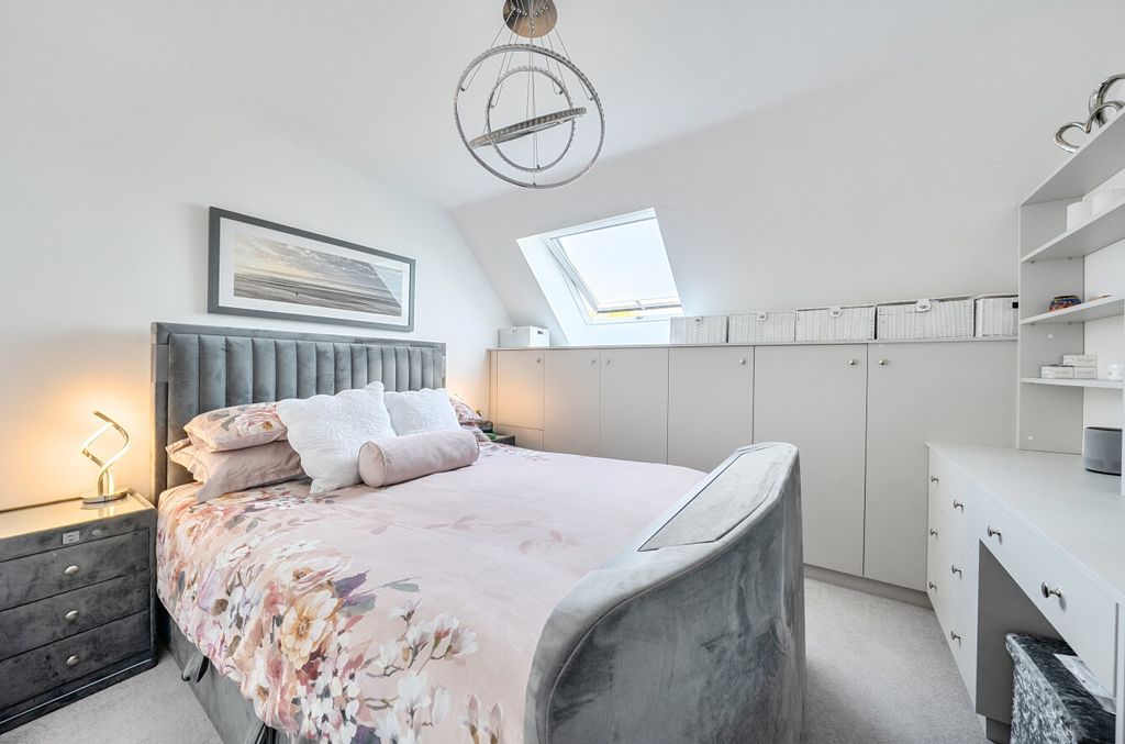 Additional image 4 of 2 bed flat for saleStation Road, Hook, Hampshire RG27