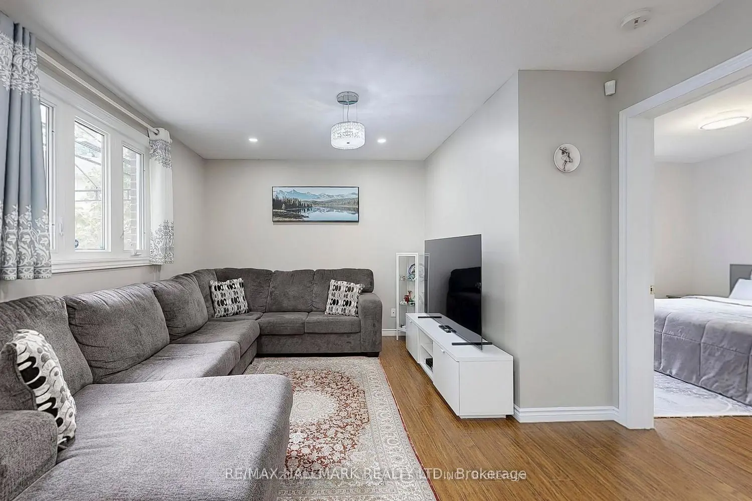 55 Lesgay Crescent photo 4