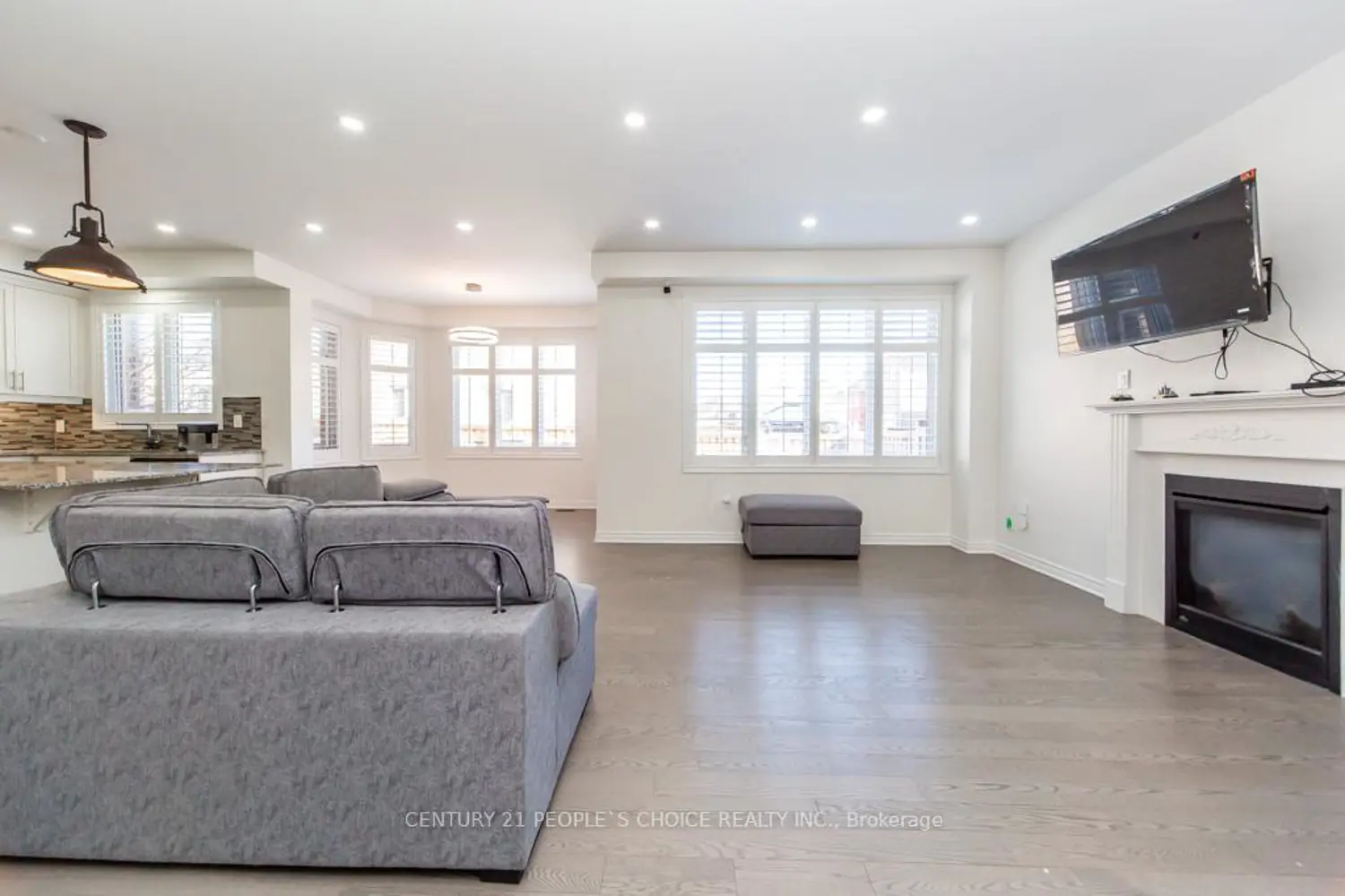 57 Aldersgate Drive photo 3