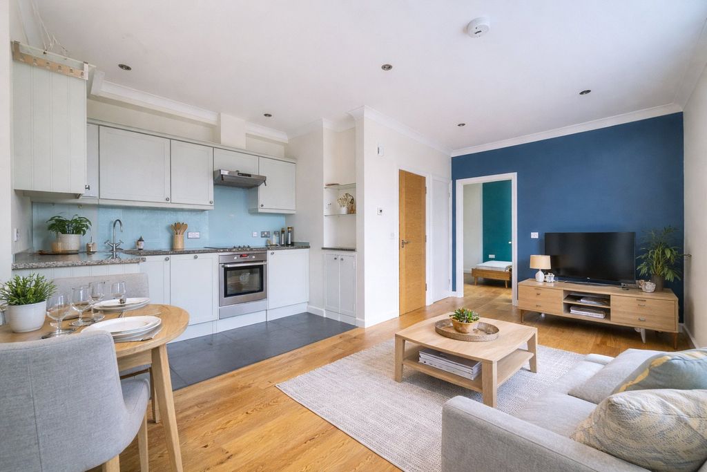 Additional image 2 of 1 bed flat for saleHaslemere, Surrey GU27