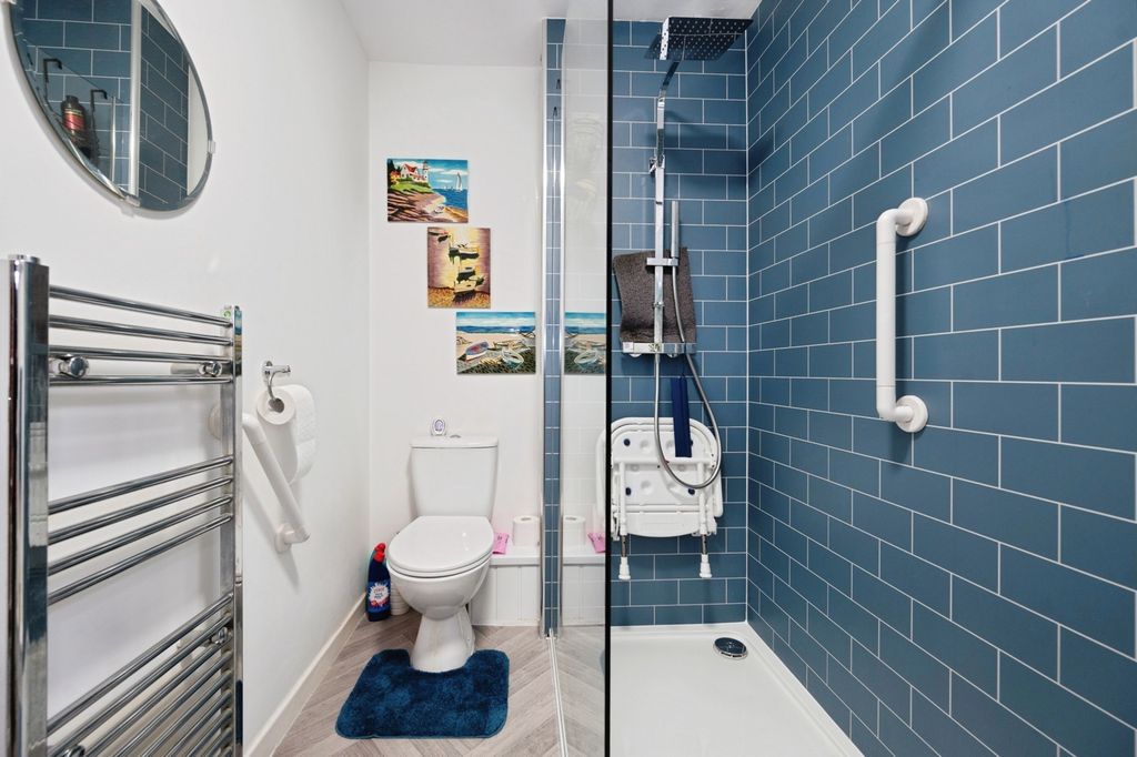 Additional image 10 of 2 bed flat for saleSouthwood Road, Hayling Island, Hampshire PO11